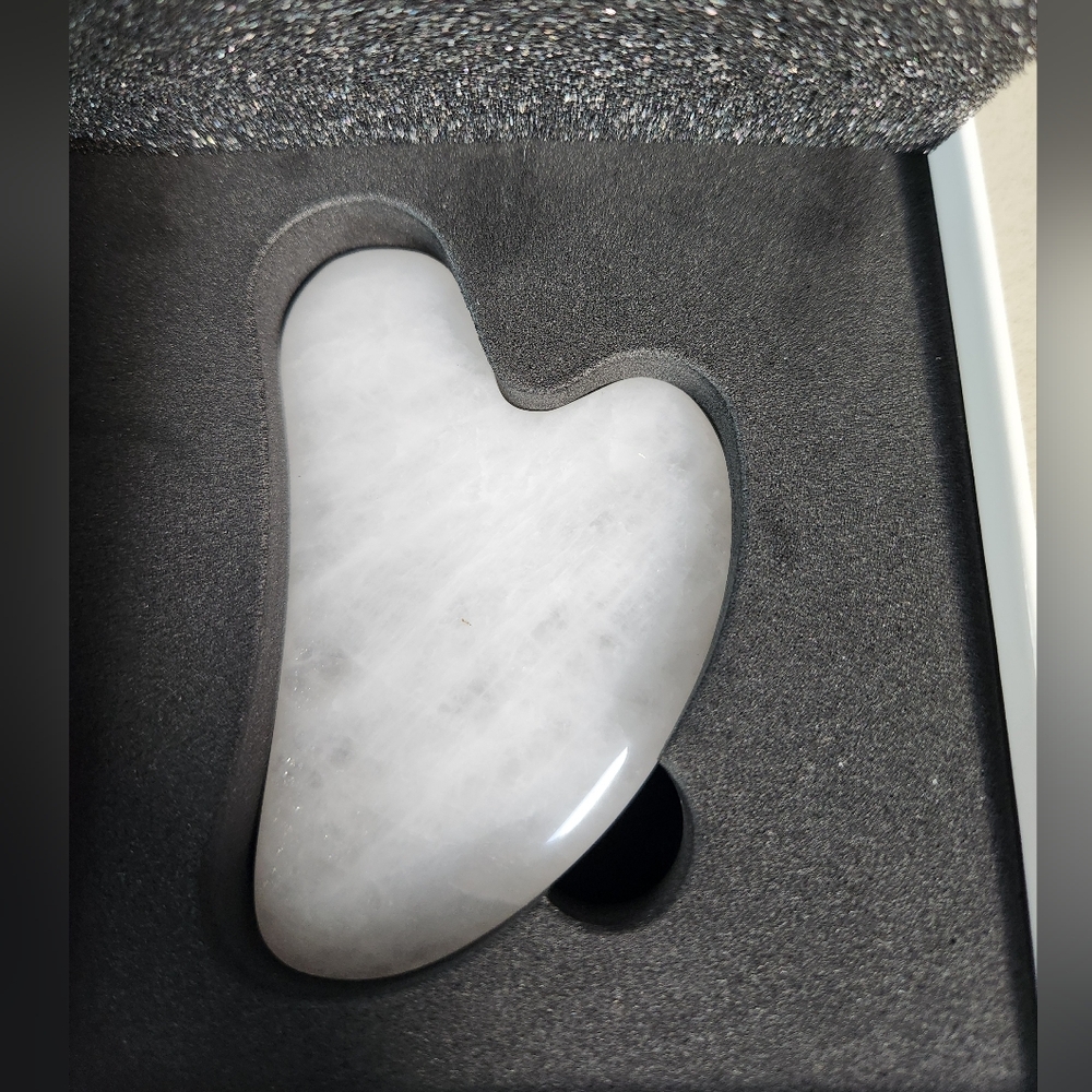 Artistry Natural Quartzite Gua Sha ~White **NEW - Picture 3 of 5